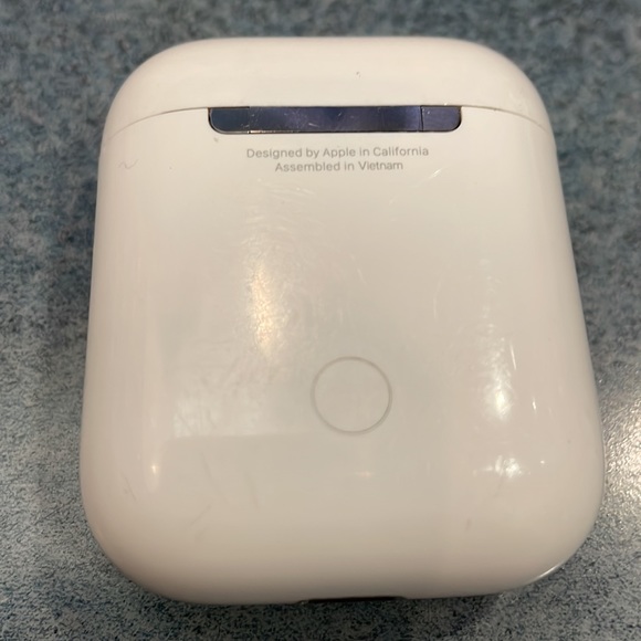⭐️⭐️ Apple AirPods ⭐️⭐️ - Picture 2 of 4